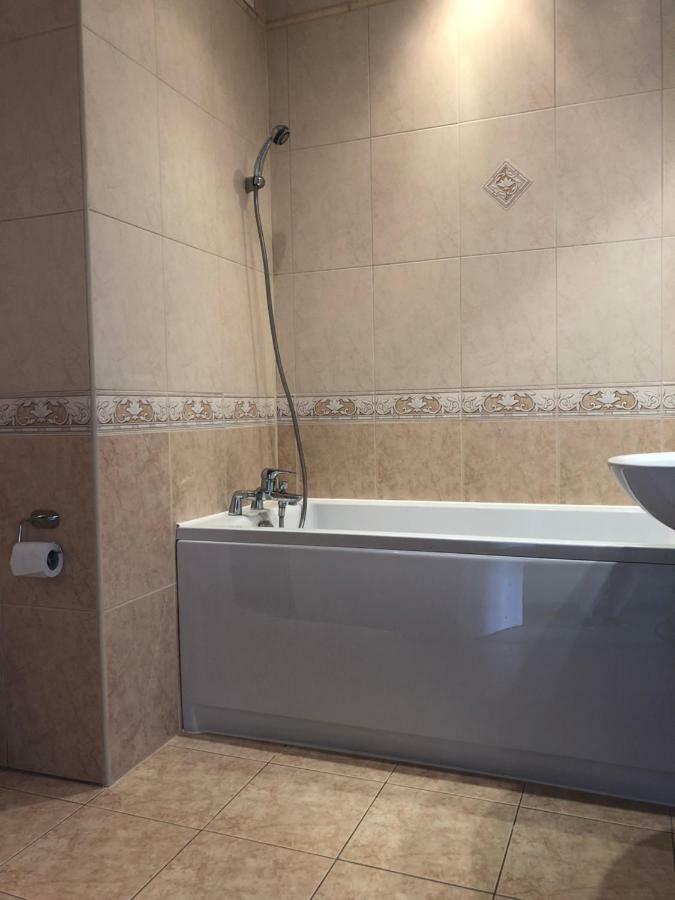 Apartament 69 Metro Apartment Varşovia Exterior foto